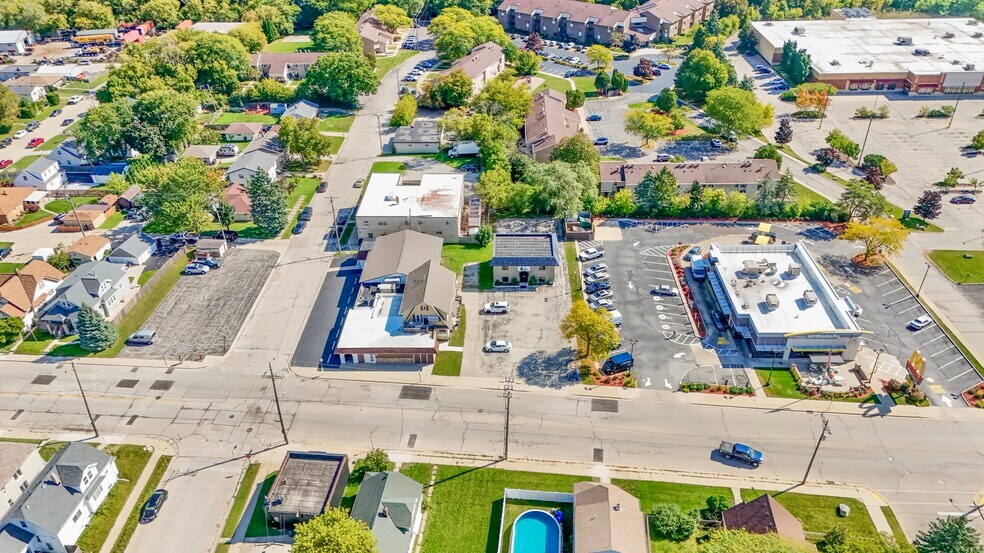 More Photos Of 2703 S Chicago Ave, South Milwaukee General Retail For Sale