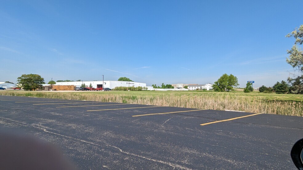More Photos Of 525 W Rolling Meadows Dr, Fond Du Lac Warehouse For Lease