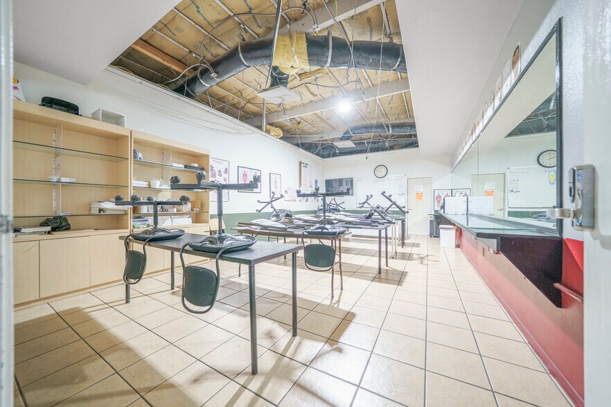 More Photos Of 1517 S Western Ave, Los Angeles Freestanding For Sale