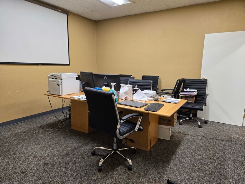 More Photos Of 12820-12848 Pierce St, Pacoima Warehouse For Lease