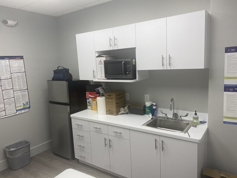 More Photos Of 200 E Ponce De Leon Ave, Decatur Medical For Lease