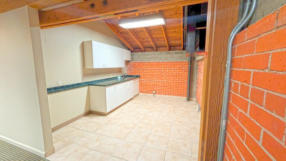 More Photos Of 829 De la Vina St, Santa Barbara Office For Lease