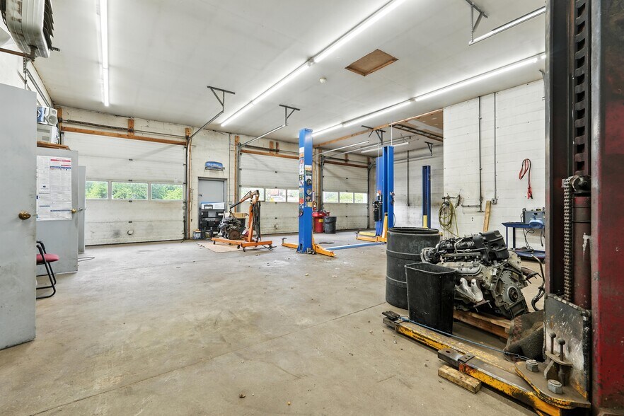 More Photos Of 25 Yelle St, Chicopee Auto Repair For Sale