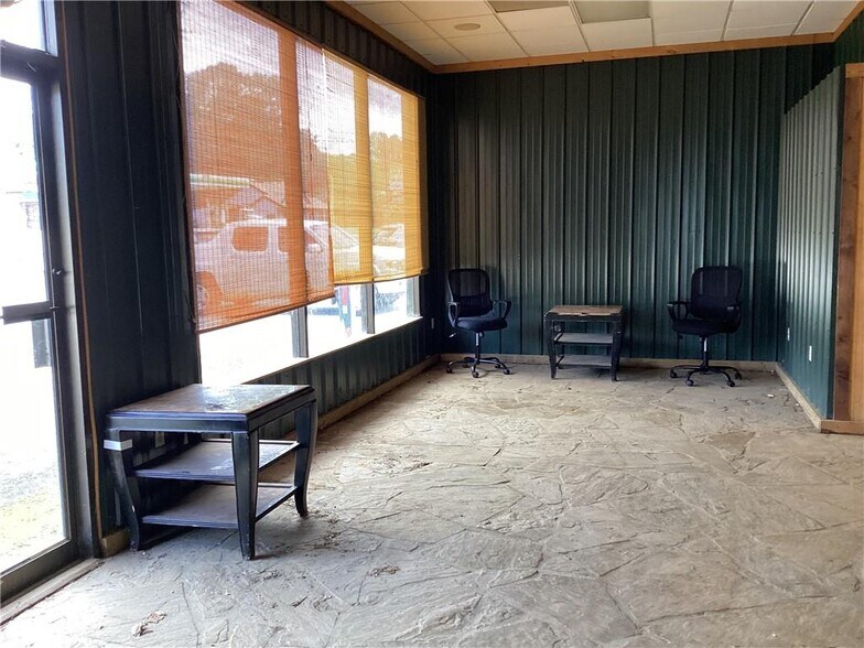 More Photos Of 540 E Church St, Jasper Auto Repair For Sale