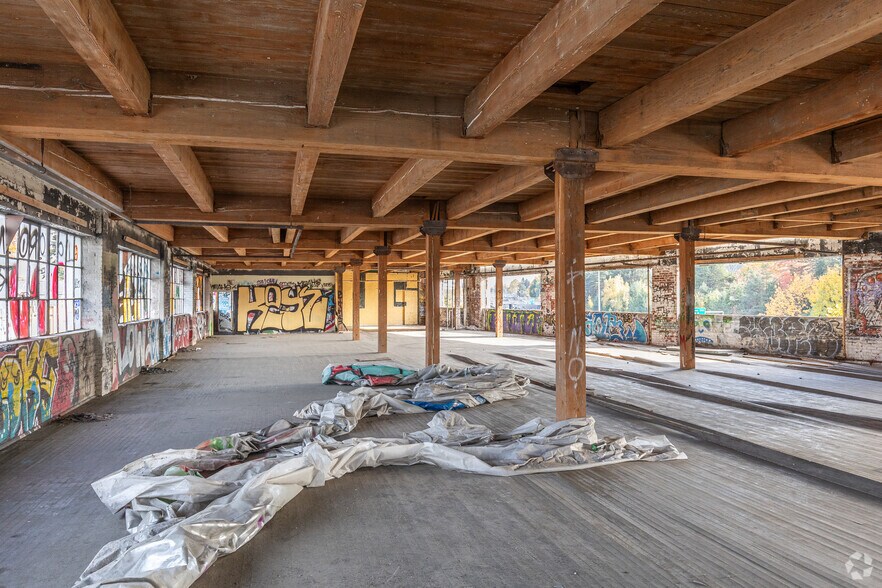 More Photos Of 3300 NE Broadway St, Portland Flex For Sale