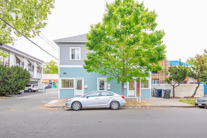 More Photos Of 1117 24th St, Sacramento Storefront Retail Residential For Lease