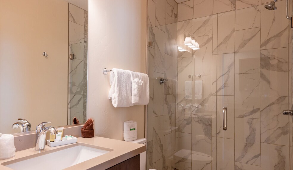 More Photos Of 105 Bell Rock Plz, Sedona Hotel For Sale