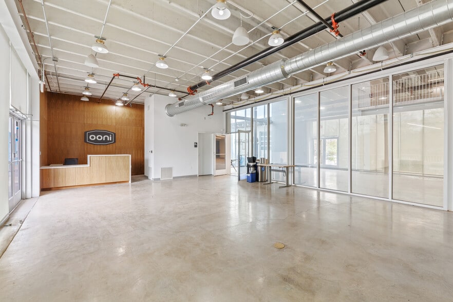 More Photos Of 979 Springdale Rd, Austin Office For Lease