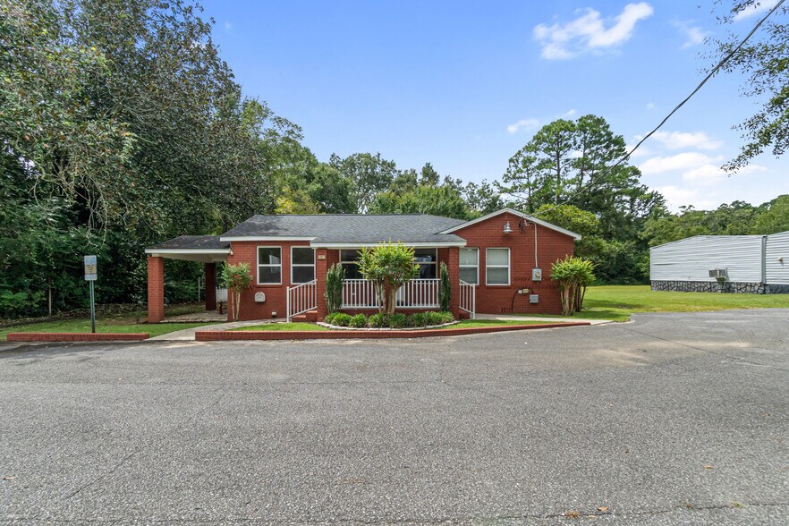 More Photos Of 7103 Mobile Hwy, Pensacola Freestanding For Sale