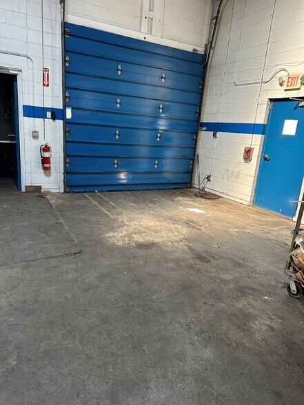 More Photos Of 1221 Jarvis Ave, Elk Grove Village Light Manufacturing For Sale