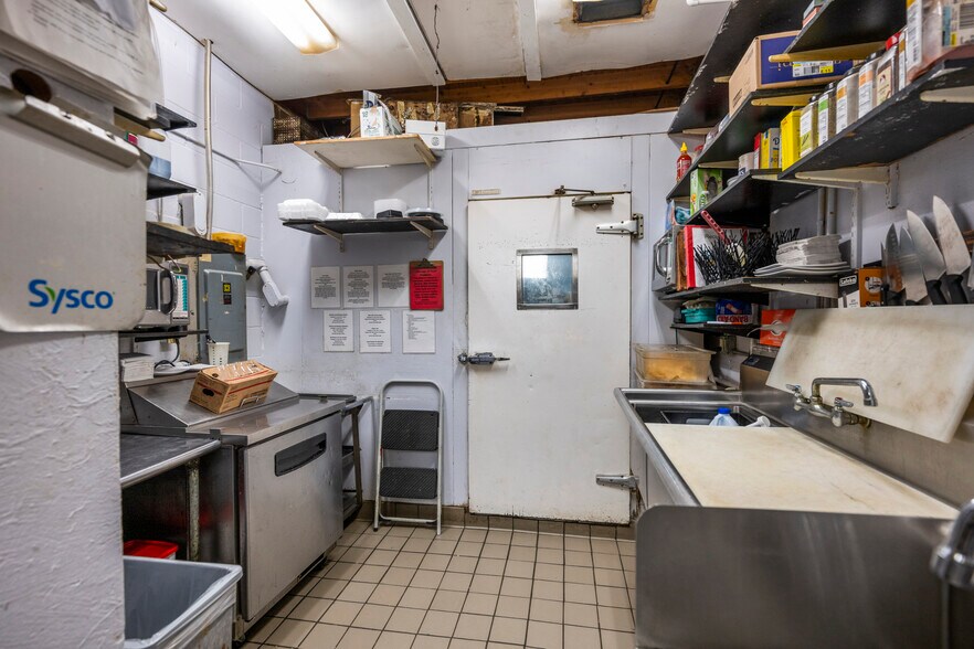 More Photos Of 3538 Columbia Pky, Cincinnati Restaurant For Sale