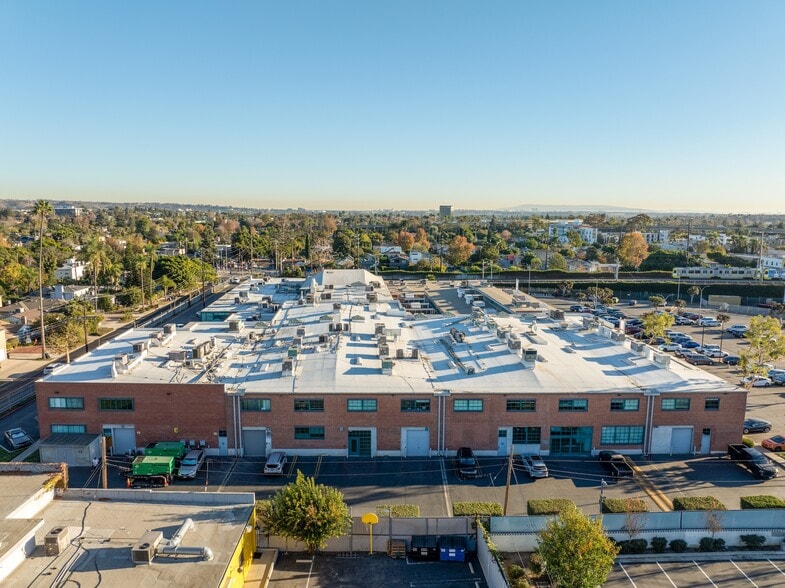 More Photos Of 2440 S Sepulveda Blvd, Los Angeles Office For Lease