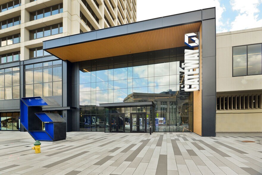 More Photos Of 2 Gateway Ctr, Newark Office For Lease