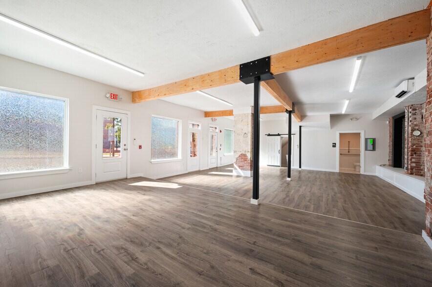 More Photos Of 200-208 E Eighth Ave, Munhall Freestanding For Sale