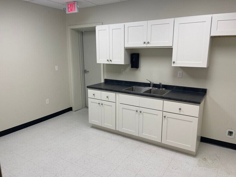 More Photos Of 1070 S Bishop Ave, Rolla Storefront For Lease