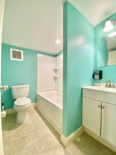 More Photos Of 8329 Delaware Ave, Upper Darby Service For Sale