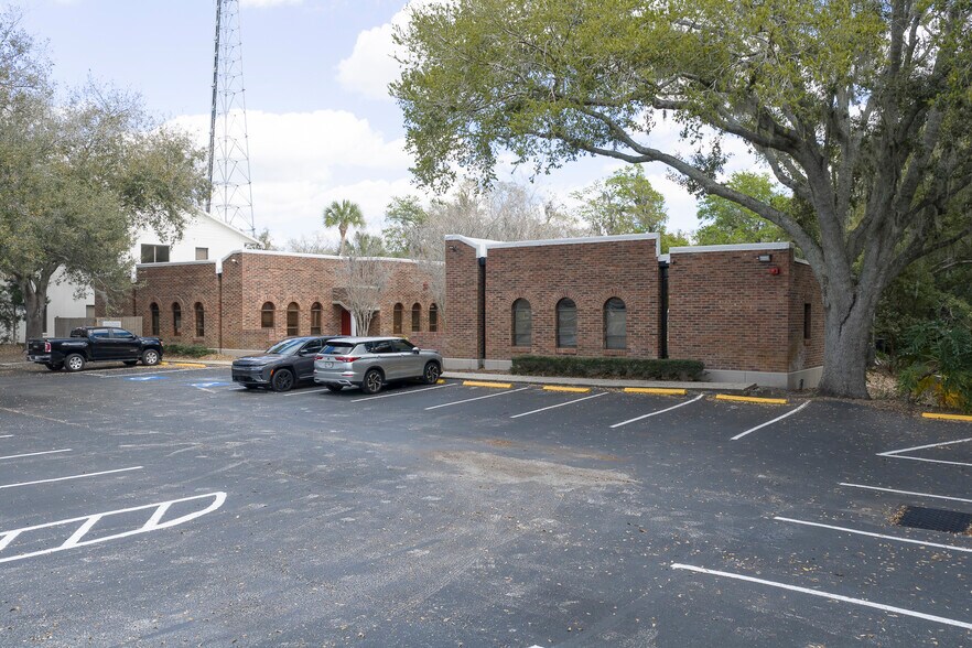 More Photos Of 18115 Us Hwy 41 N, Lutz Office For Lease