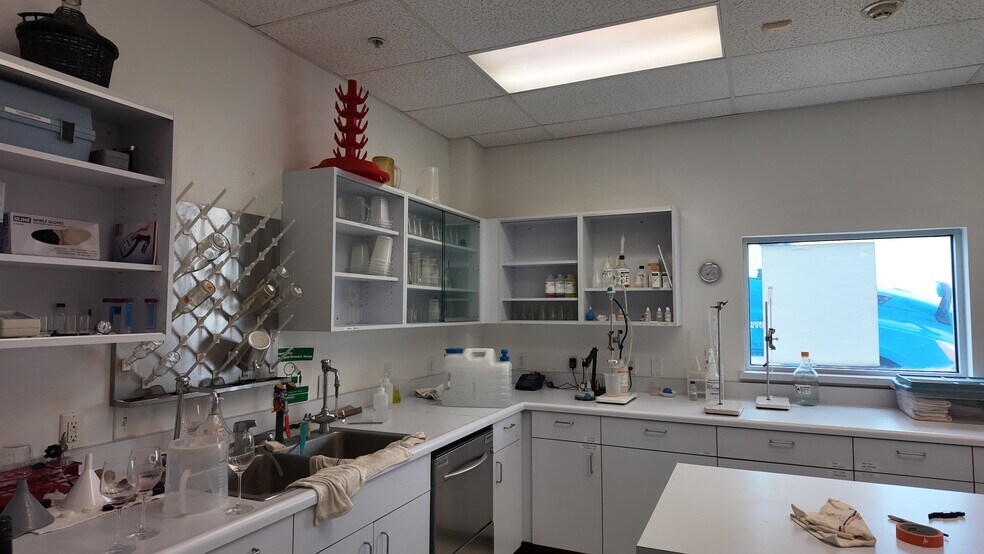 More Photos Of 8111 Keene Rd, West Richland Manufacturing For Sale