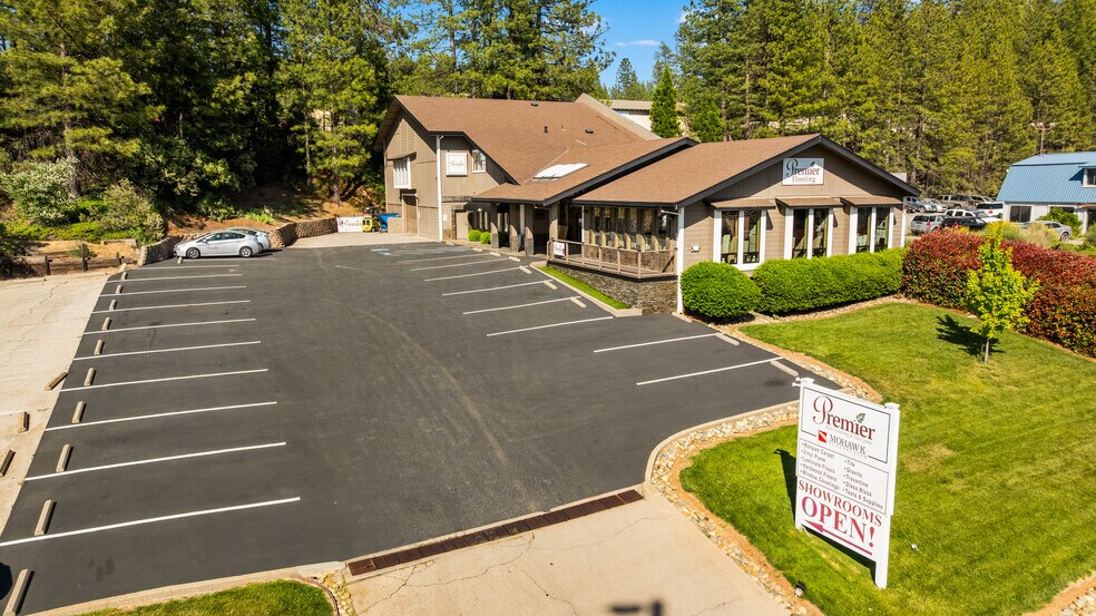 More Photos Of 807 S Auburn St, Grass Valley Showroom For Sale