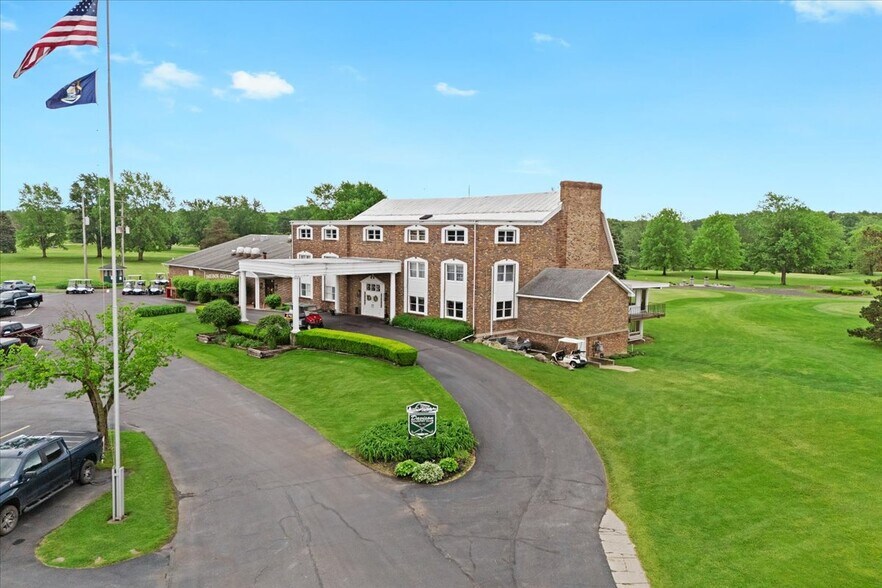 More Photos Of 9512 E Lippincott Blvd, Davison Golf Course Driving Range For Sale