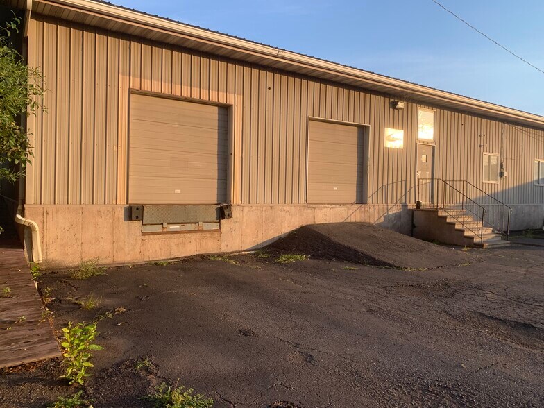 More Photos Of 2701-2715 Courtland St, Duluth Warehouse For Sale