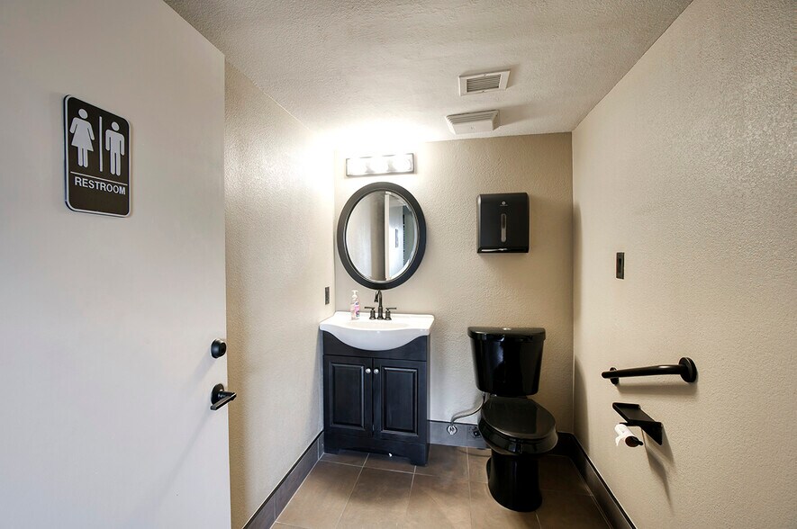 More Photos Of 606 N Stapley Dr, Mesa Office For Sale