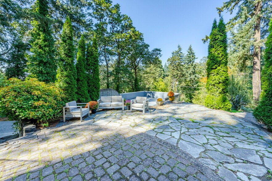 More Photos Of 1820 E 28th Ave, Eugene Multifamily For Sale