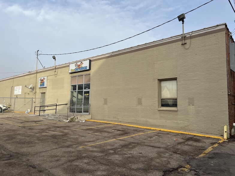 Primary Photo Of 511 19th St, Sioux City General Retail For Lease