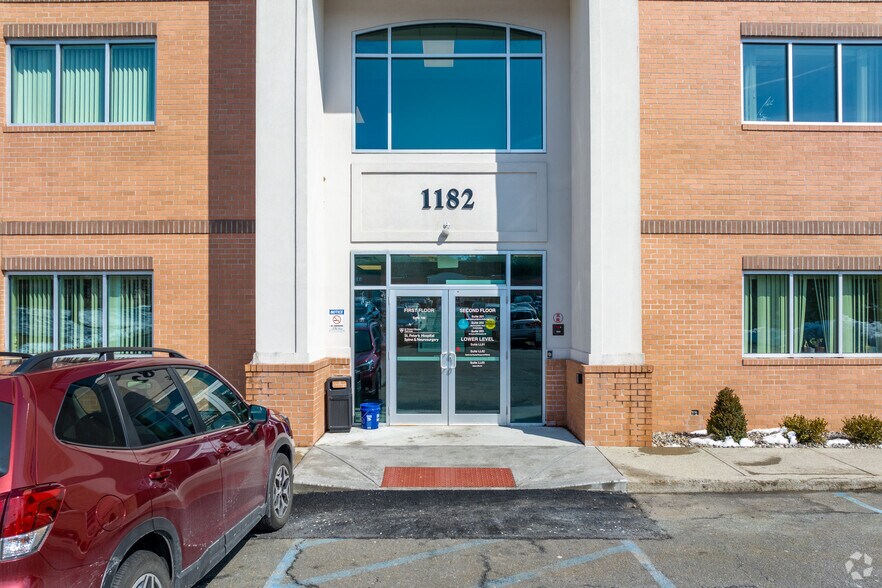 More Photos Of 1182 Troy Schenectady Rd, Latham Medical For Lease