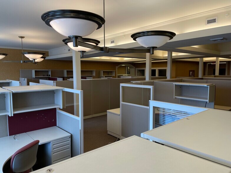 More Photos Of 1301 Central Ave, Dubuque Office For Lease