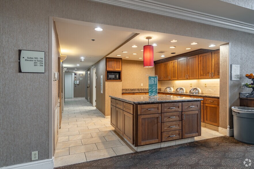 More Photos Of 401 Bay Area Blvd, Houston Hotel For Sale