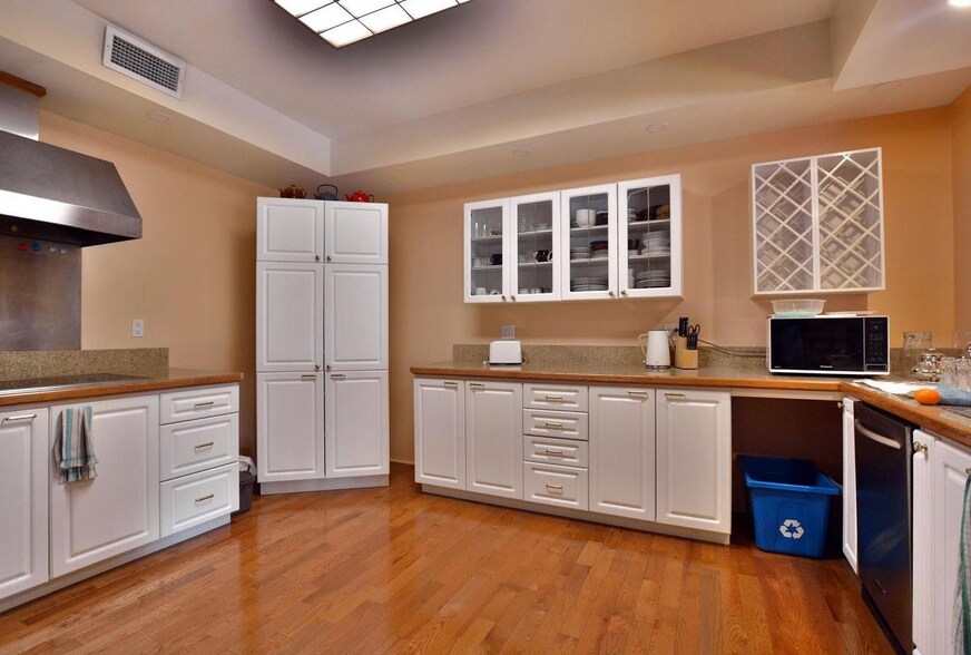 More Photos Of 37 Rue Sainte-Anne, Sainte-Anne-de-Bellevue Storefront Retail Residential For Sale