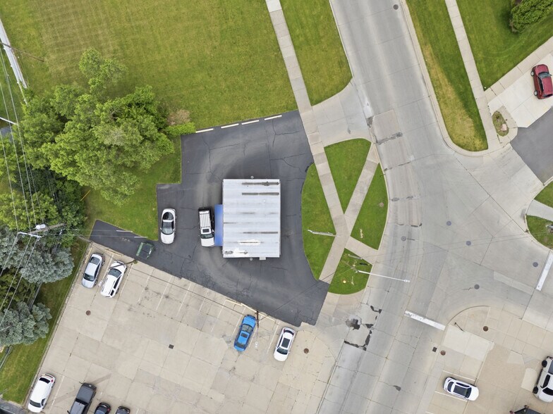 More Photos Of 14650 Champaign Rd, Allen Park General Retail For Sale