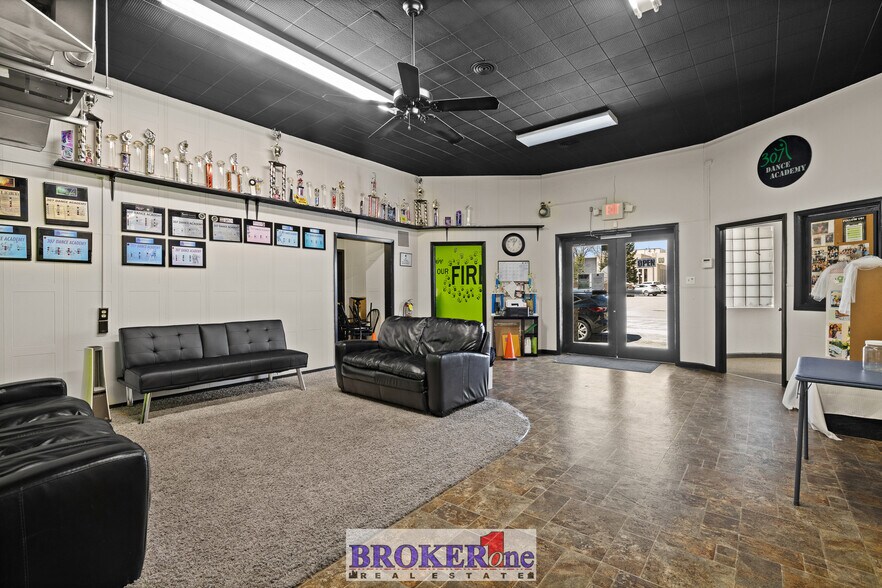 More Photos Of 225 N Wolcott St, Casper Flex For Lease