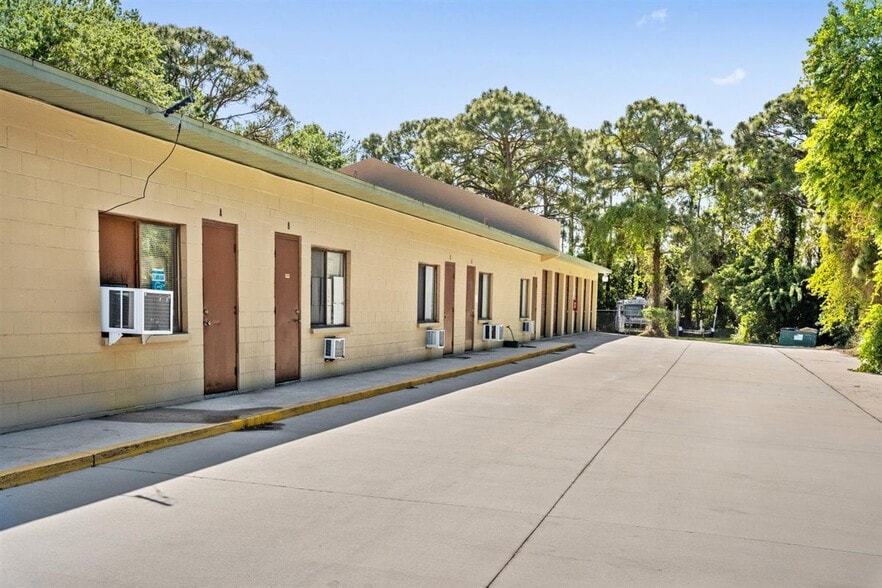 More Photos Of 772 Washburn Rd, Melbourne Light Manufacturing For Lease