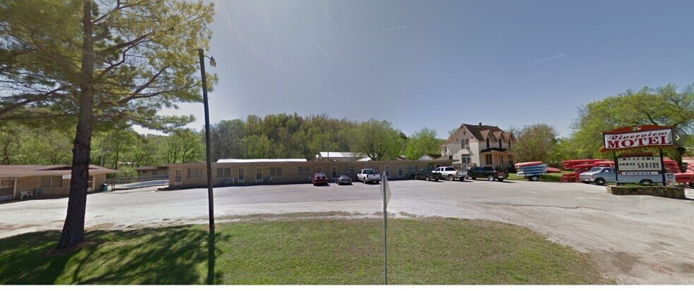 More Photos Of 304 East Court Street, Jasper Hotel For Sale