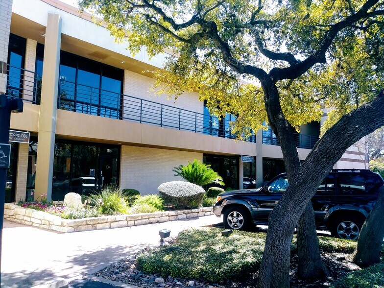 More Photos Of 3345 Bee Caves Rd, Austin Office For Lease