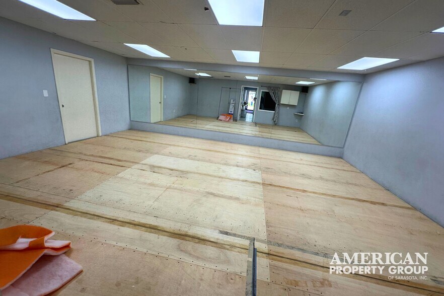 More Photos Of 2924-2926 Hyde Park St, Sarasota Office For Sale