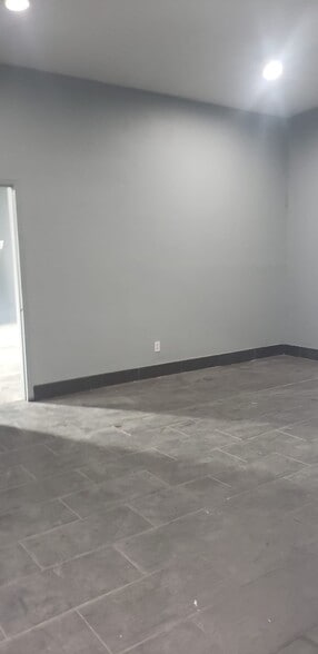 More Photos Of 17721 Sherman Way, Reseda Auto Repair For Sale