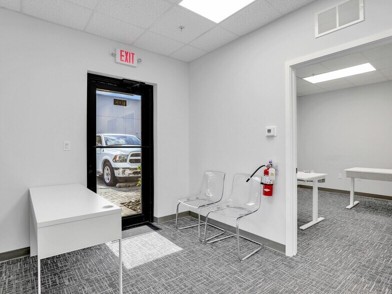 More Photos Of 8801 Business Park Dr, Fort Myers Warehouse For Lease