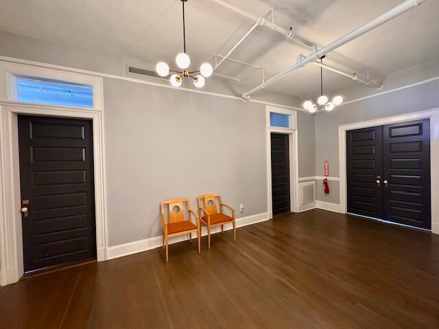 More Photos Of 1174-1178 River St, Hyde Park Office For Lease