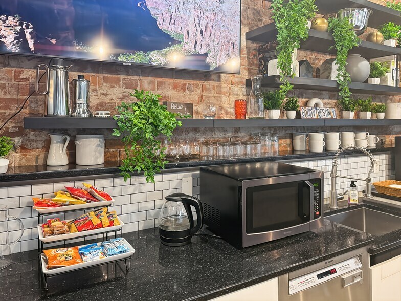 More Photos Of 101-167 N Old Woodward Ave, Birmingham Coworking Space