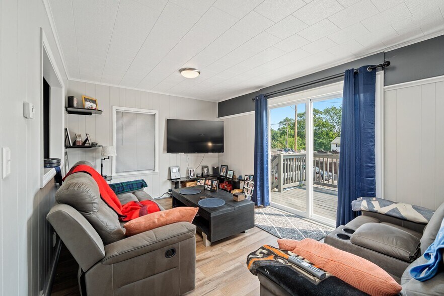 More Photos Of 1097 Eddie Dowling Hwy, North Smithfield Service Station For Sale