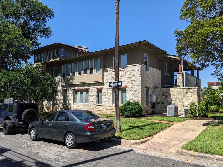 More Photos Of 1508 W 5th St, Austin Office For Lease