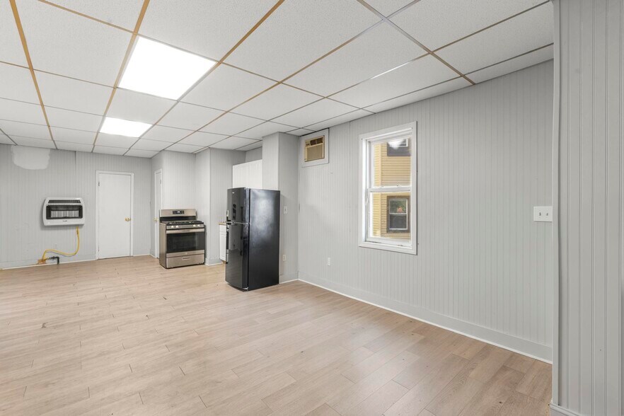 More Photos Of 74 Holmes Ave, Waterbury Storefront Retail Residential For Sale