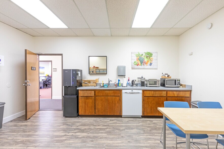 More Photos Of 3050 Beacon Blvd, West Sacramento Office For Sale