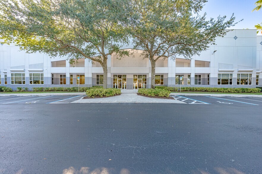 More Photos Of 2965 West Corporate Lakes Blvd, Weston Manufacturing For Lease