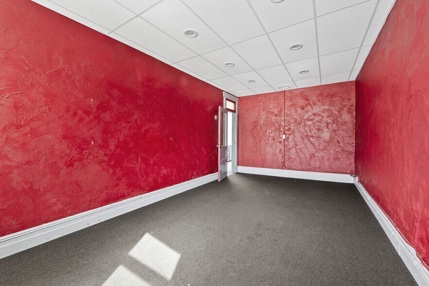 More Photos Of 507 32nd St, Union City Storefront Retail Office For Sale