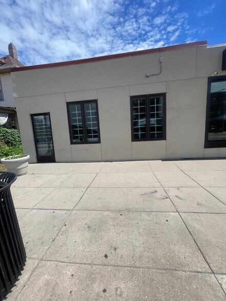 More Photos Of 2038 W Broadway Ave, Minneapolis Storefront For Sale