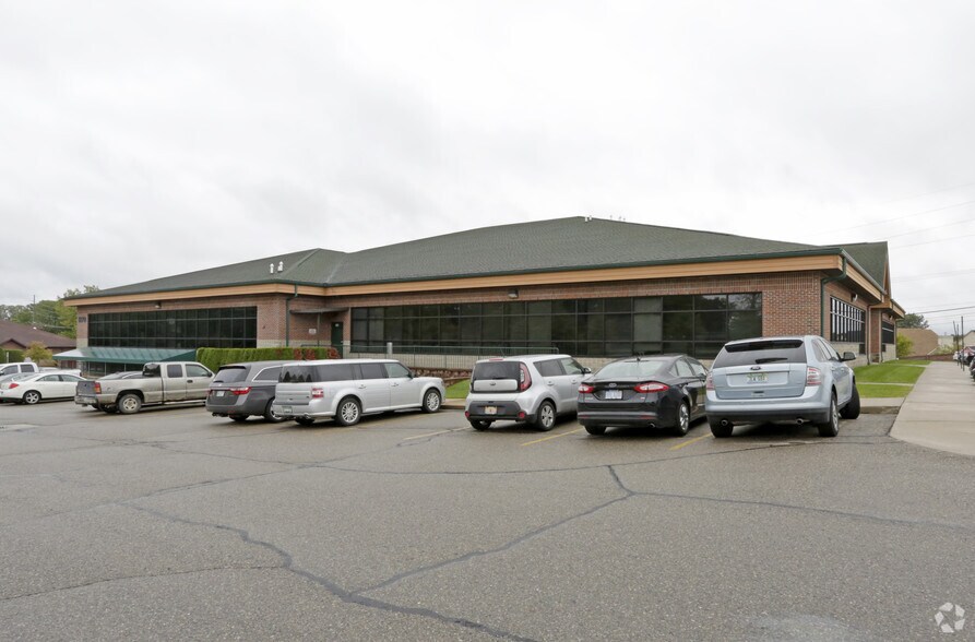 More Photos Of 1270 Pontiac Rd, Pontiac Office For Lease